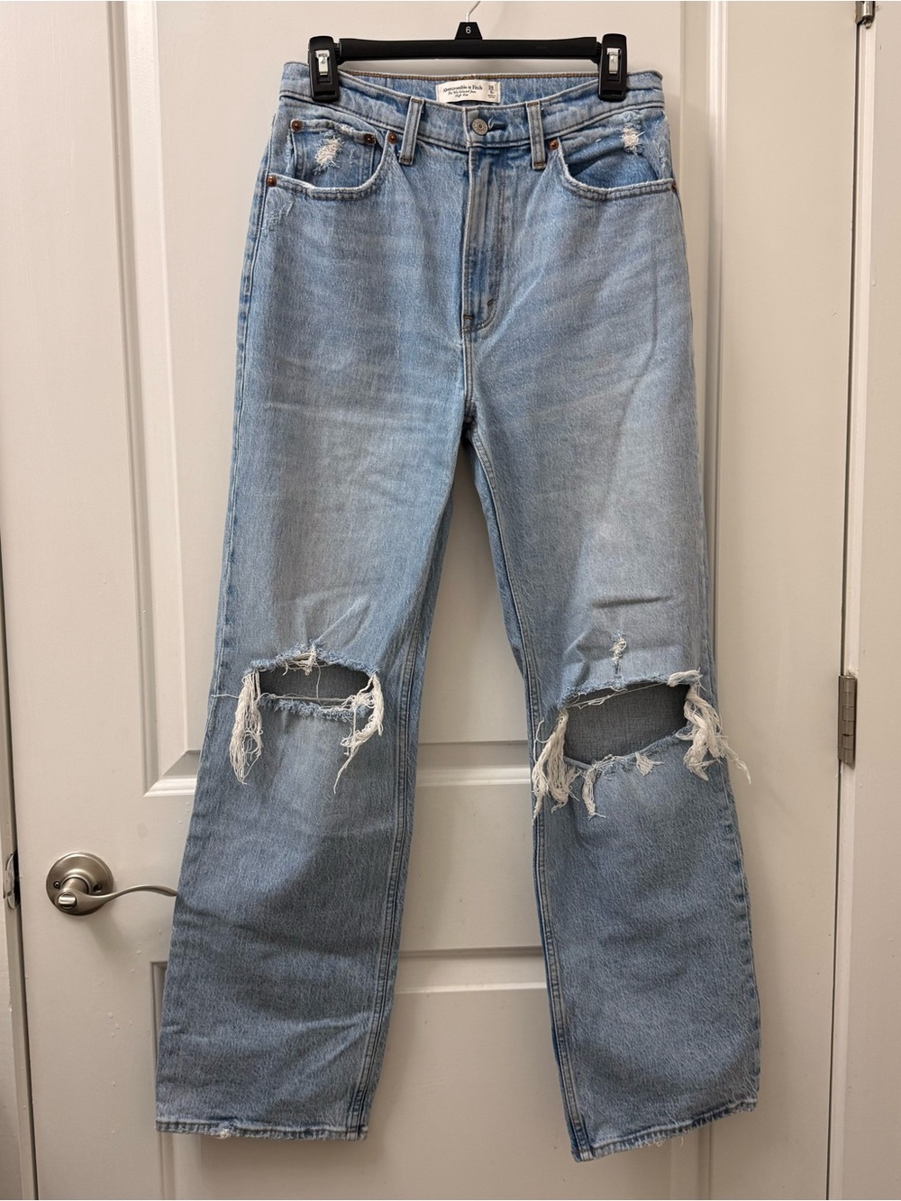 Abercrombie & Fitch The 90’s Relaxed Jean High Rise Distressed Straight Leg